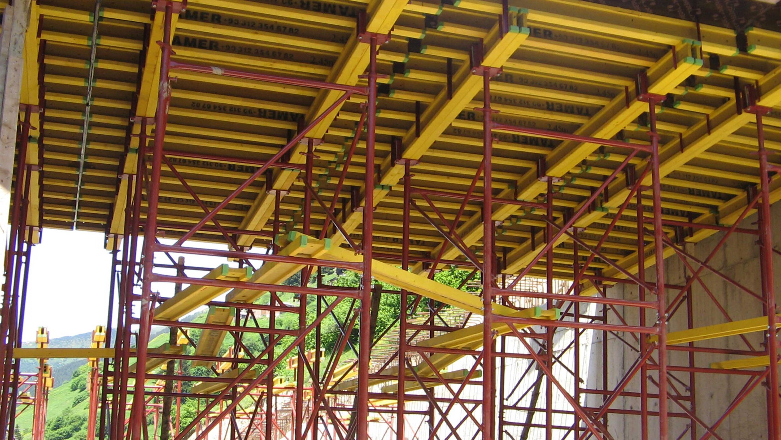 Kalıp Altı İskele Sistemlerinde Doğru Tercih Nasıl Yapılır?